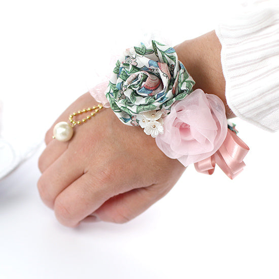 【数量限定】リストレットやバッグチャームにも★巻きバラお花シュシュ パール付:リバティプリント花柄