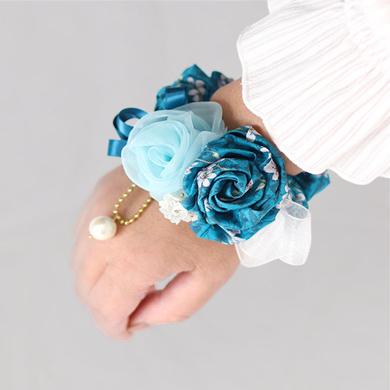 【数量限定】リストレットやバッグチャームにも★巻きバラお花シュシュ パール付:リバティプリント花柄