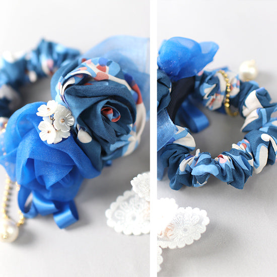 【数量限定】リストレットやバッグチャームにも★巻きバラお花シュシュ パール付:リバティプリント花柄