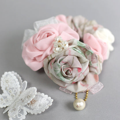 【数量限定】リストレットやバッグチャームにも★巻きバラお花シュシュ　パール付：リバティプリント花柄